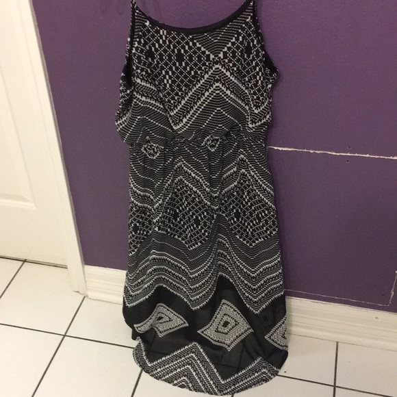 Black and white tribal patterned high-low - Picture 2 of 2